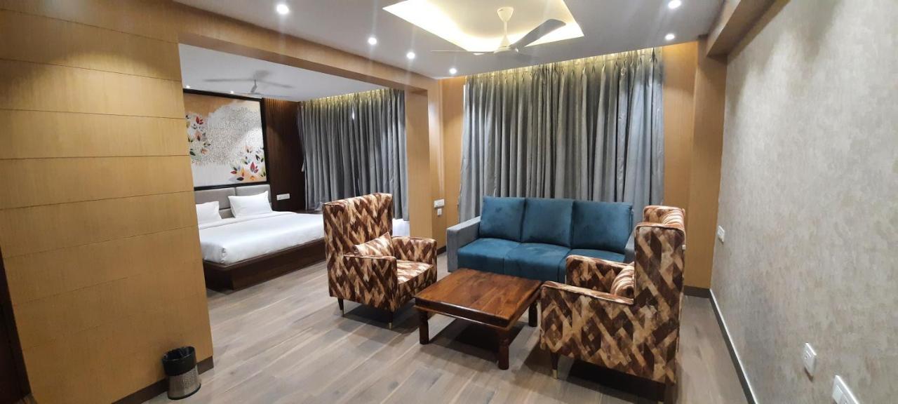 Hotel Sunrise Hospitality Vijayawāda Dış mekan fotoğraf