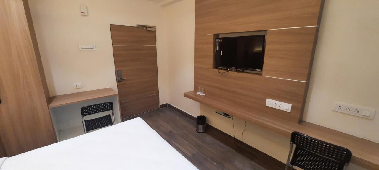 Hotel Sunrise Hospitality Vijayawāda Dış mekan fotoğraf