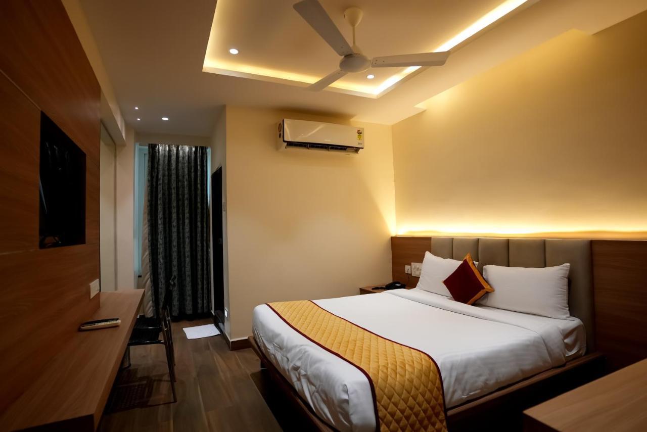 Hotel Sunrise Hospitality Vijayawāda Dış mekan fotoğraf