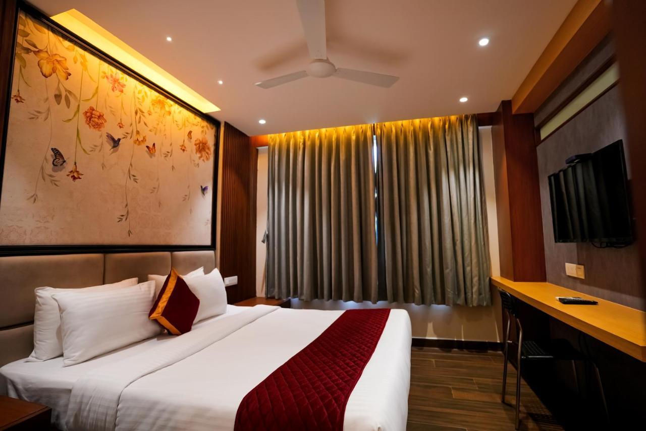 Hotel Sunrise Hospitality Vijayawāda Dış mekan fotoğraf