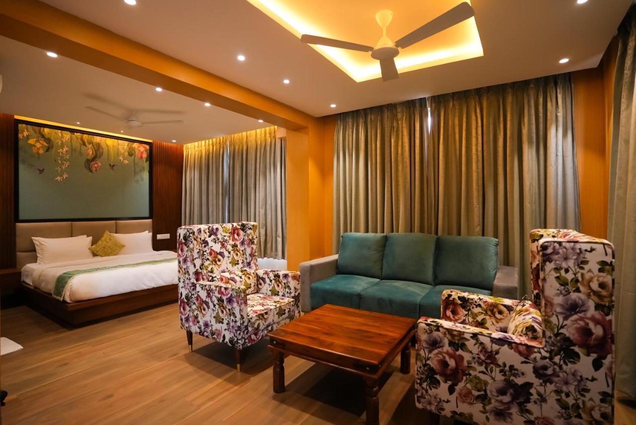 Hotel Sunrise Hospitality Vijayawāda Dış mekan fotoğraf
