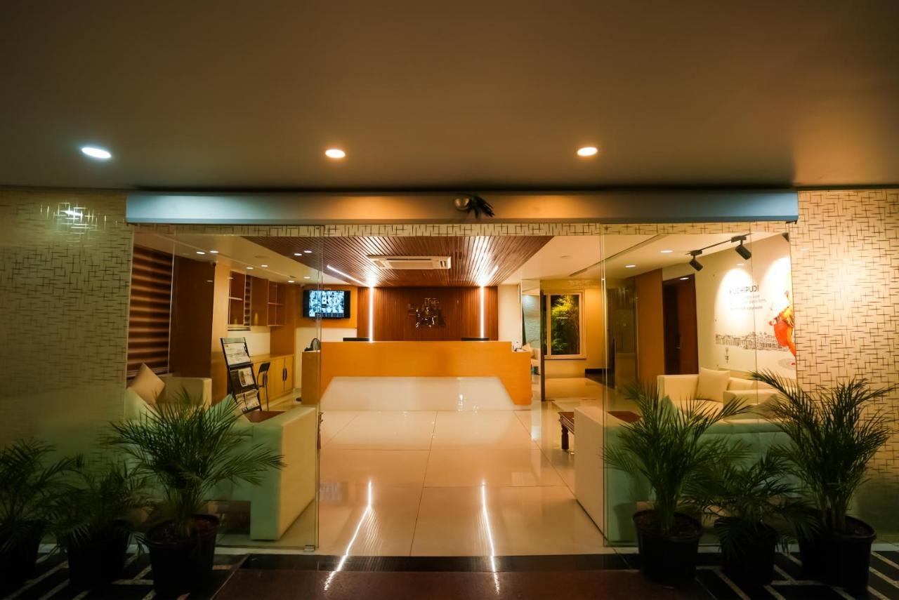 Hotel Sunrise Hospitality Vijayawāda Dış mekan fotoğraf