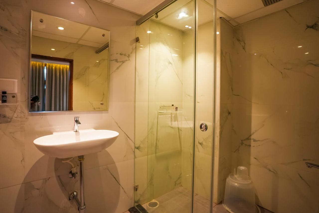 Hotel Sunrise Hospitality Vijayawāda Dış mekan fotoğraf