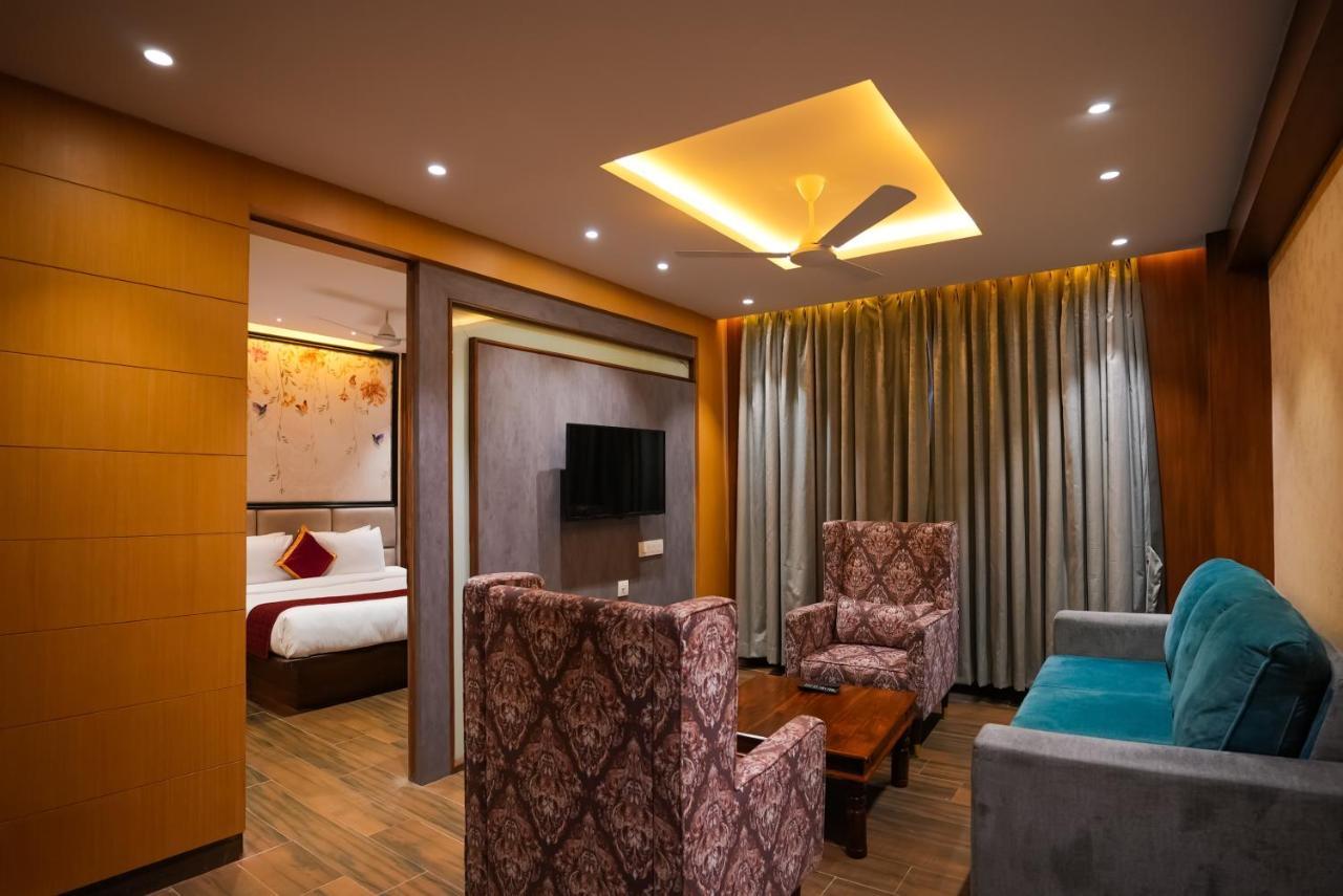 Hotel Sunrise Hospitality Vijayawāda Dış mekan fotoğraf