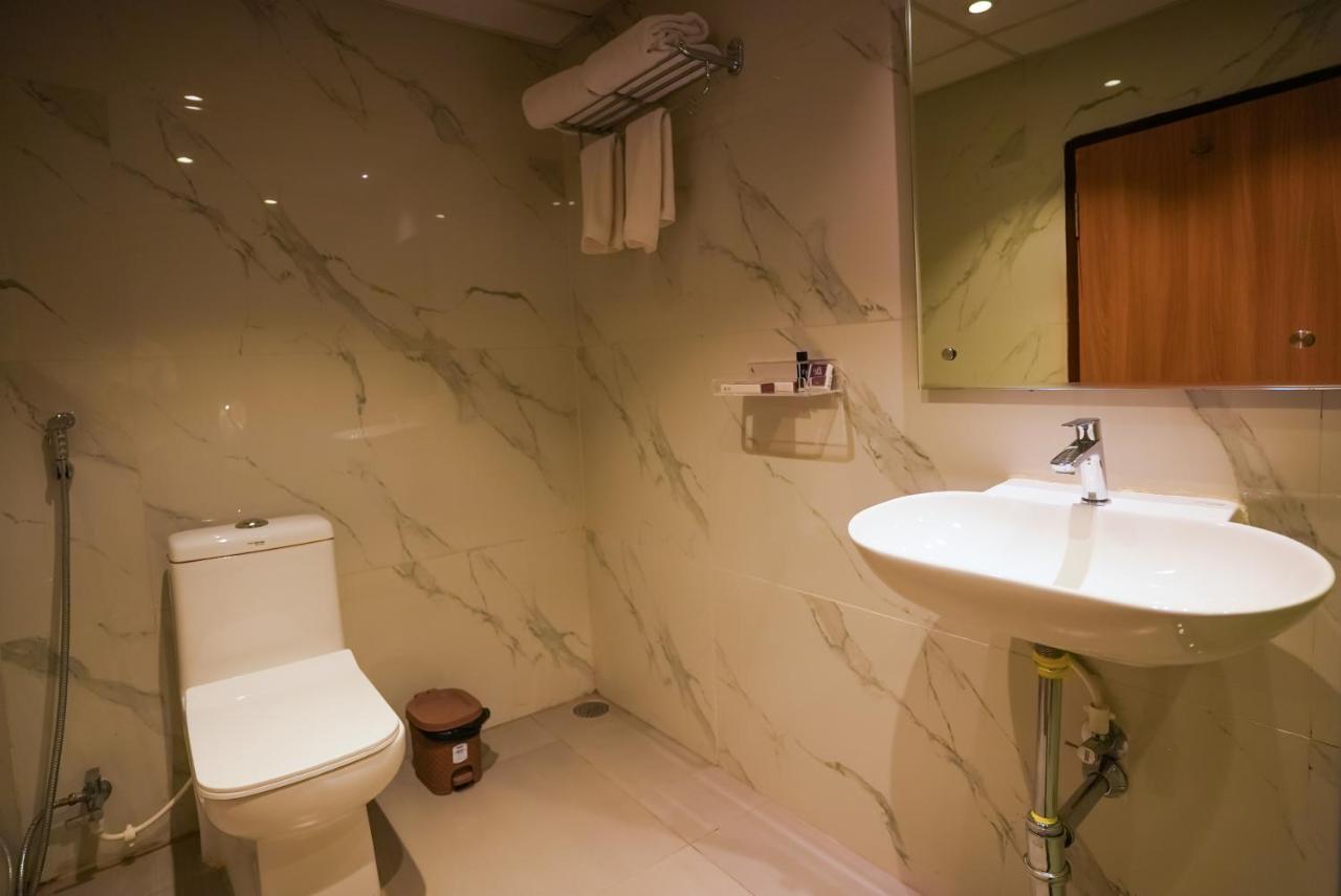 Hotel Sunrise Hospitality Vijayawāda Dış mekan fotoğraf