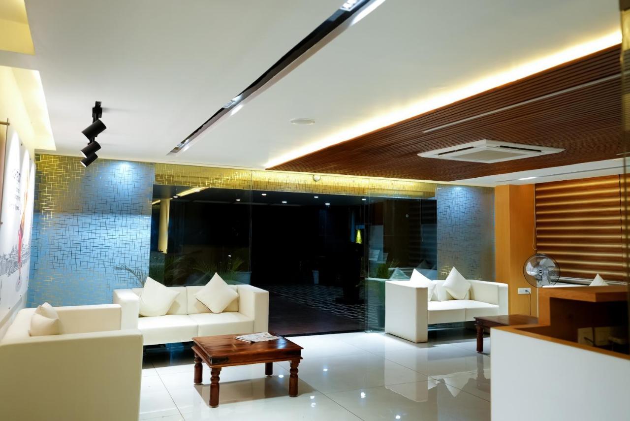 Hotel Sunrise Hospitality Vijayawāda Dış mekan fotoğraf
