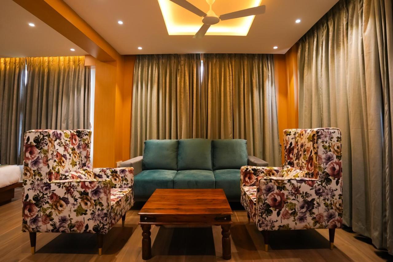 Hotel Sunrise Hospitality Vijayawāda Dış mekan fotoğraf