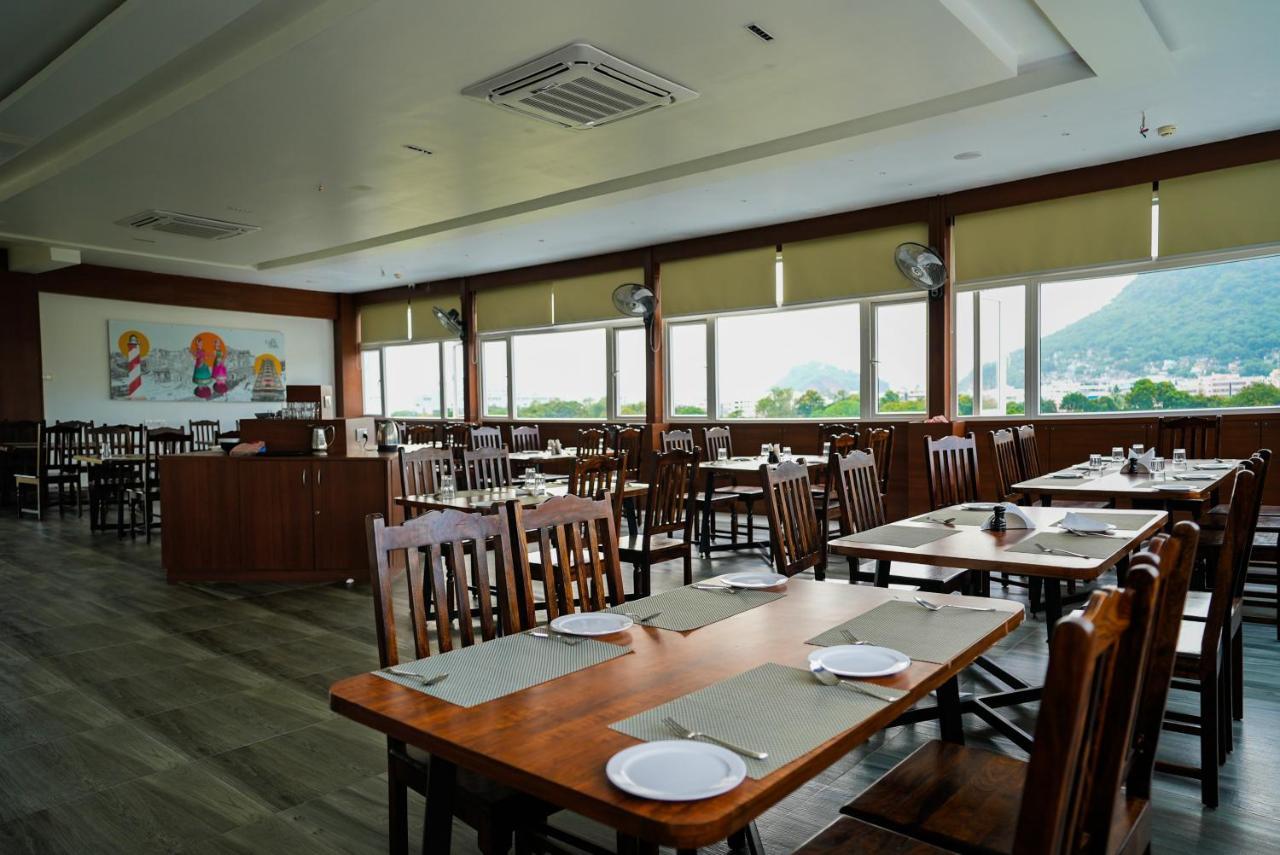 Hotel Sunrise Hospitality Vijayawāda Dış mekan fotoğraf