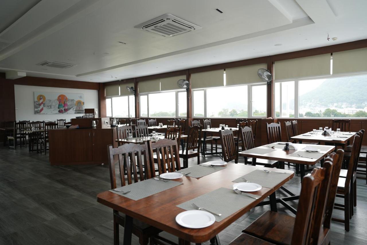 Hotel Sunrise Hospitality Vijayawāda Dış mekan fotoğraf