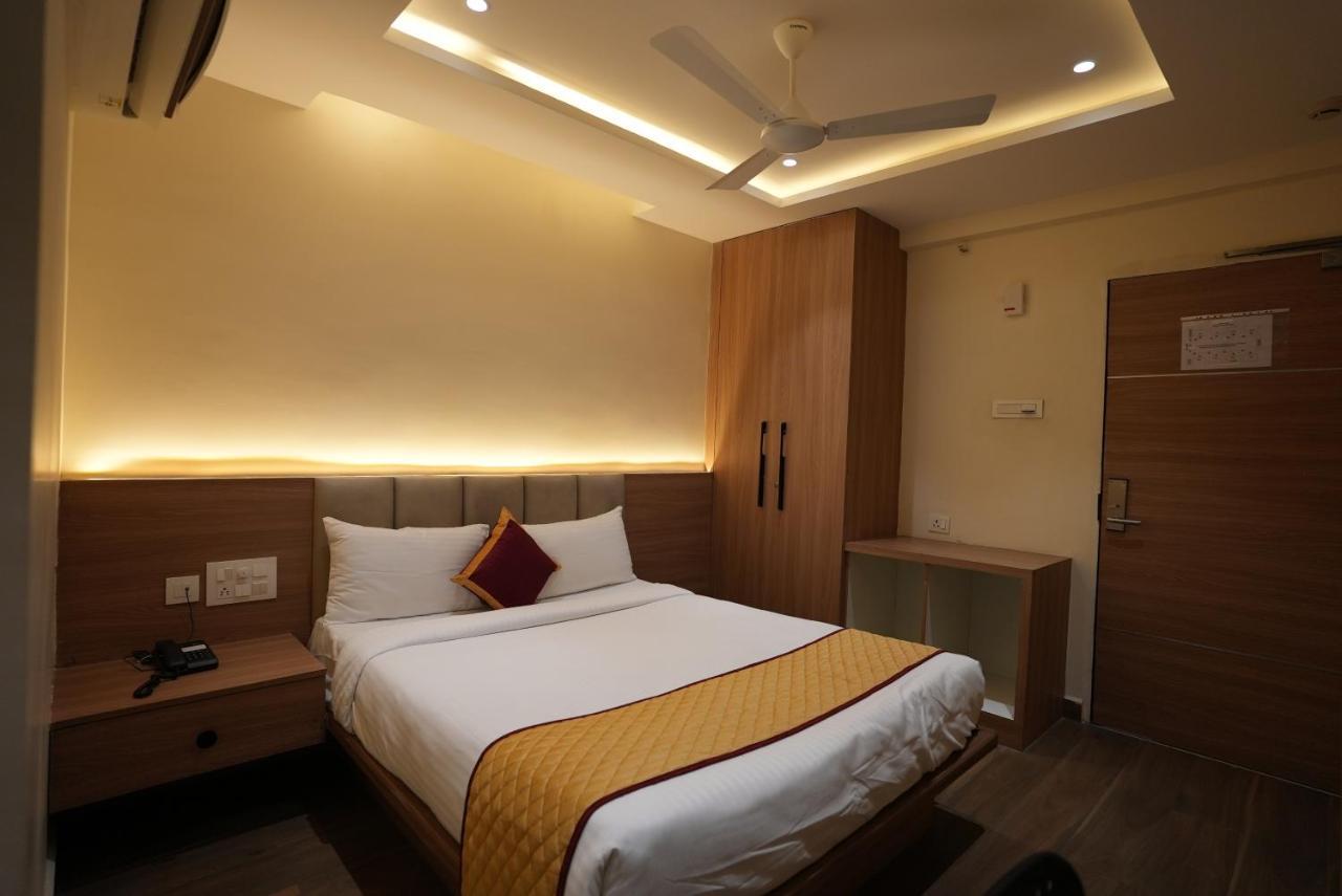 Hotel Sunrise Hospitality Vijayawāda Dış mekan fotoğraf