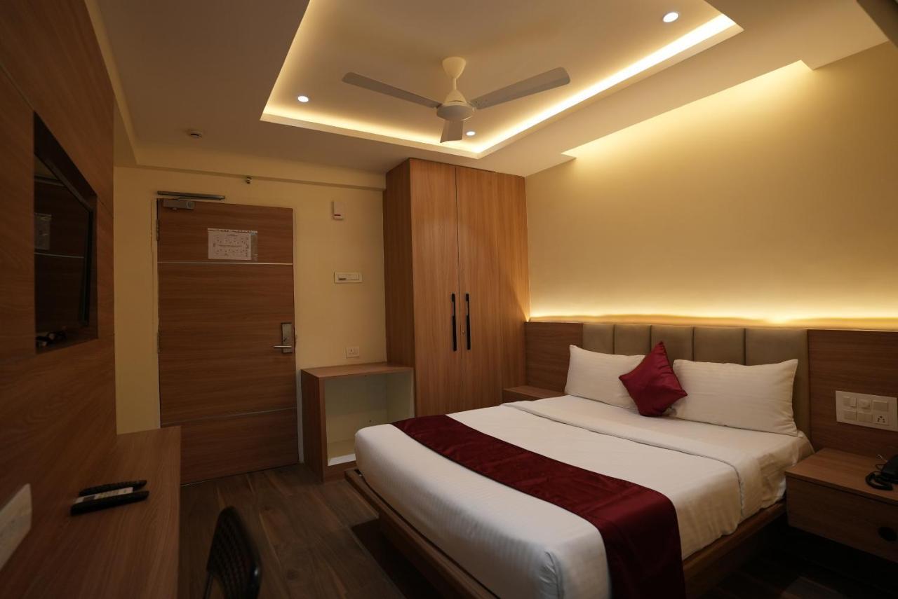 Hotel Sunrise Hospitality Vijayawāda Dış mekan fotoğraf
