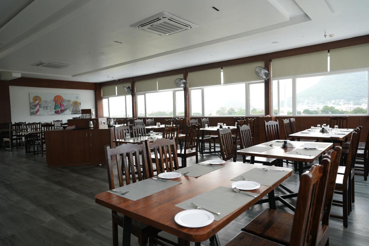 Hotel Sunrise Hospitality Vijayawāda Dış mekan fotoğraf
